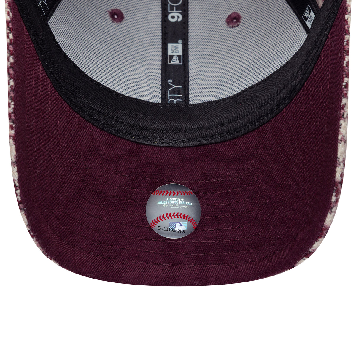 New Era Womens 9FORTY M-Crown New York Yankees Baseball Cap - MLB Houndstooth - Cream-Burgundy