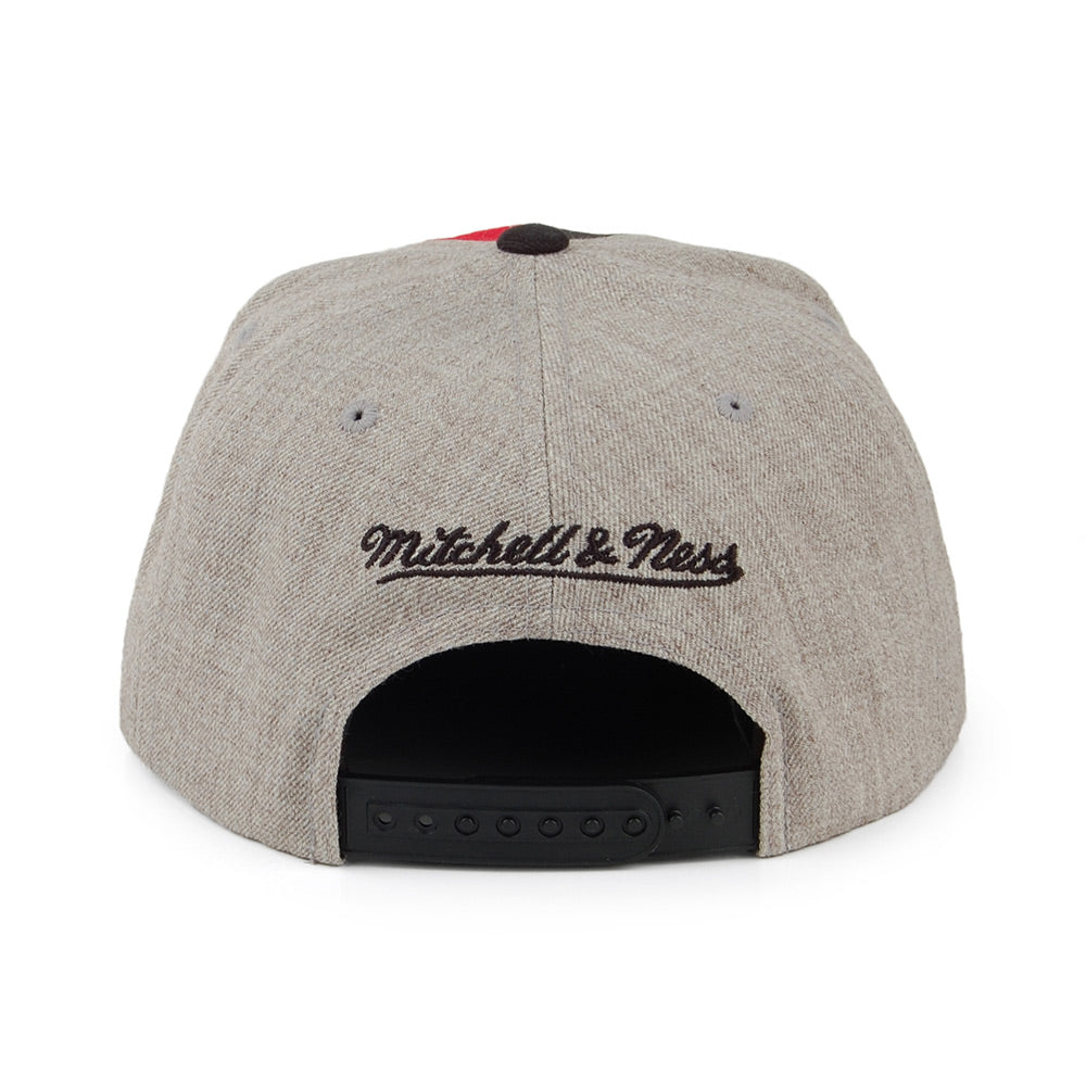 Mitchell & Ness Chicago Bulls Snapback Cap - Equip - Grey
