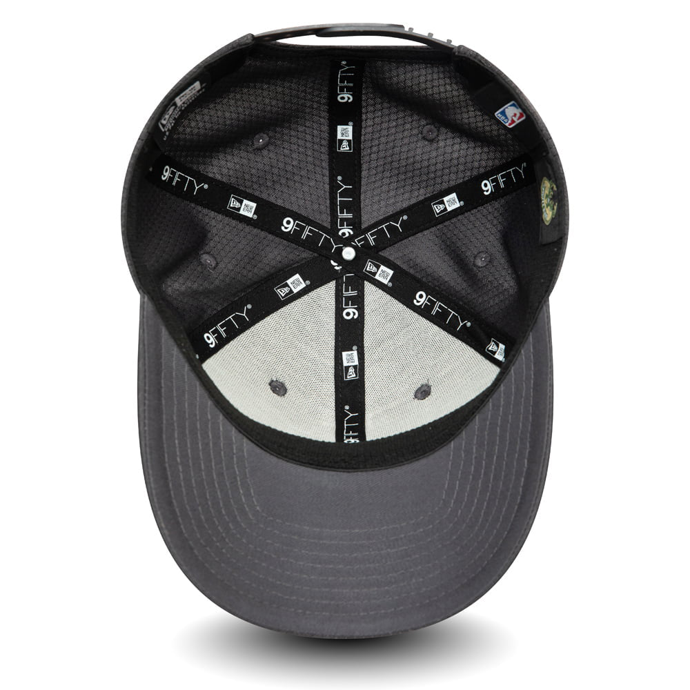 New Era 9FIFTY Milwaukee Bucks Snapback Cap - NBA Tonal Team Stretch Snap - Graphite