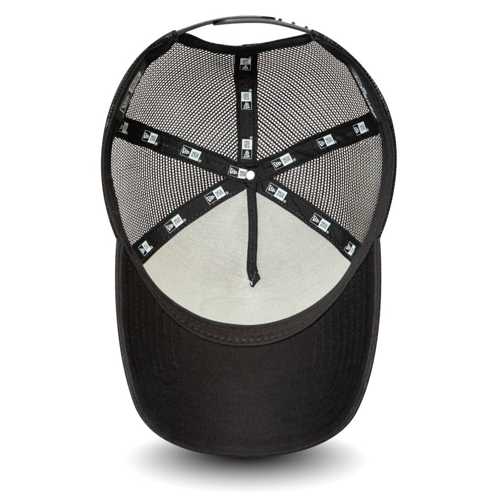 New Era 9FORTY Mickey Mouse A-Frame Trucker Cap - Disney Character - Black-White