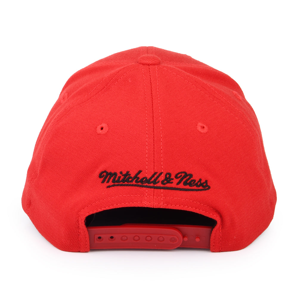 Mitchell & Ness Chicago Bulls Snapback Cap - NBA Team Ground Stretch - Red