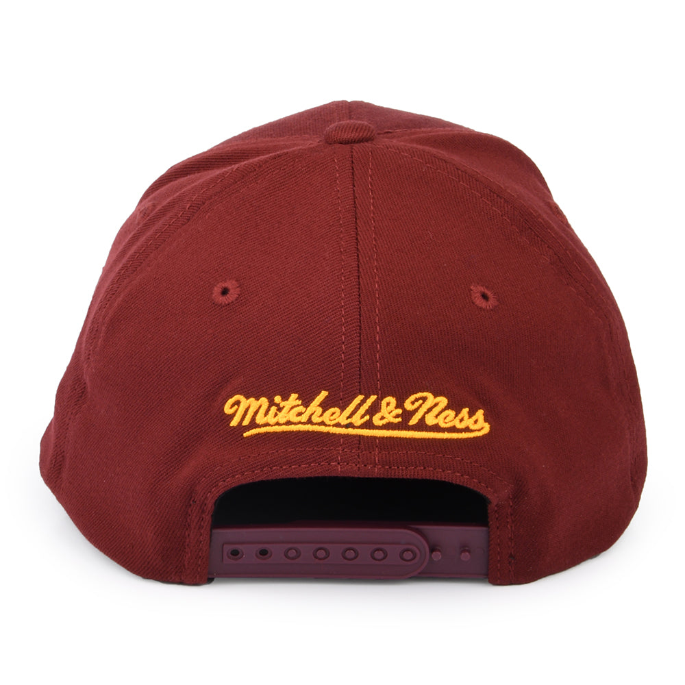 Mitchell & Ness Cleveland Cavaliers Snapback Cap - NBA Team Ground Stretch - Burgundy