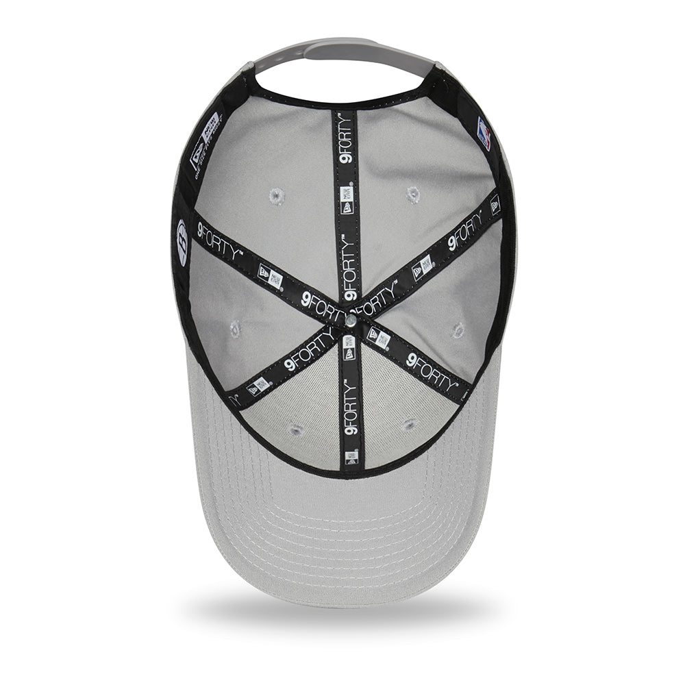 New Era 9FORTY Brooklyn Nets Baseball Cap - NBA Monochrome - Grey