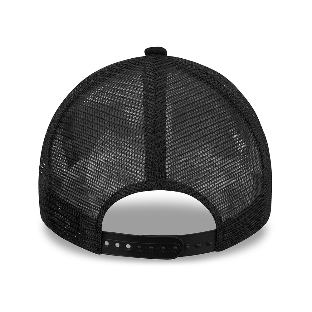 New Era 9FORTY Chicago Bulls A-Frame Trucker Cap - NBA Black On Black Logo - Black