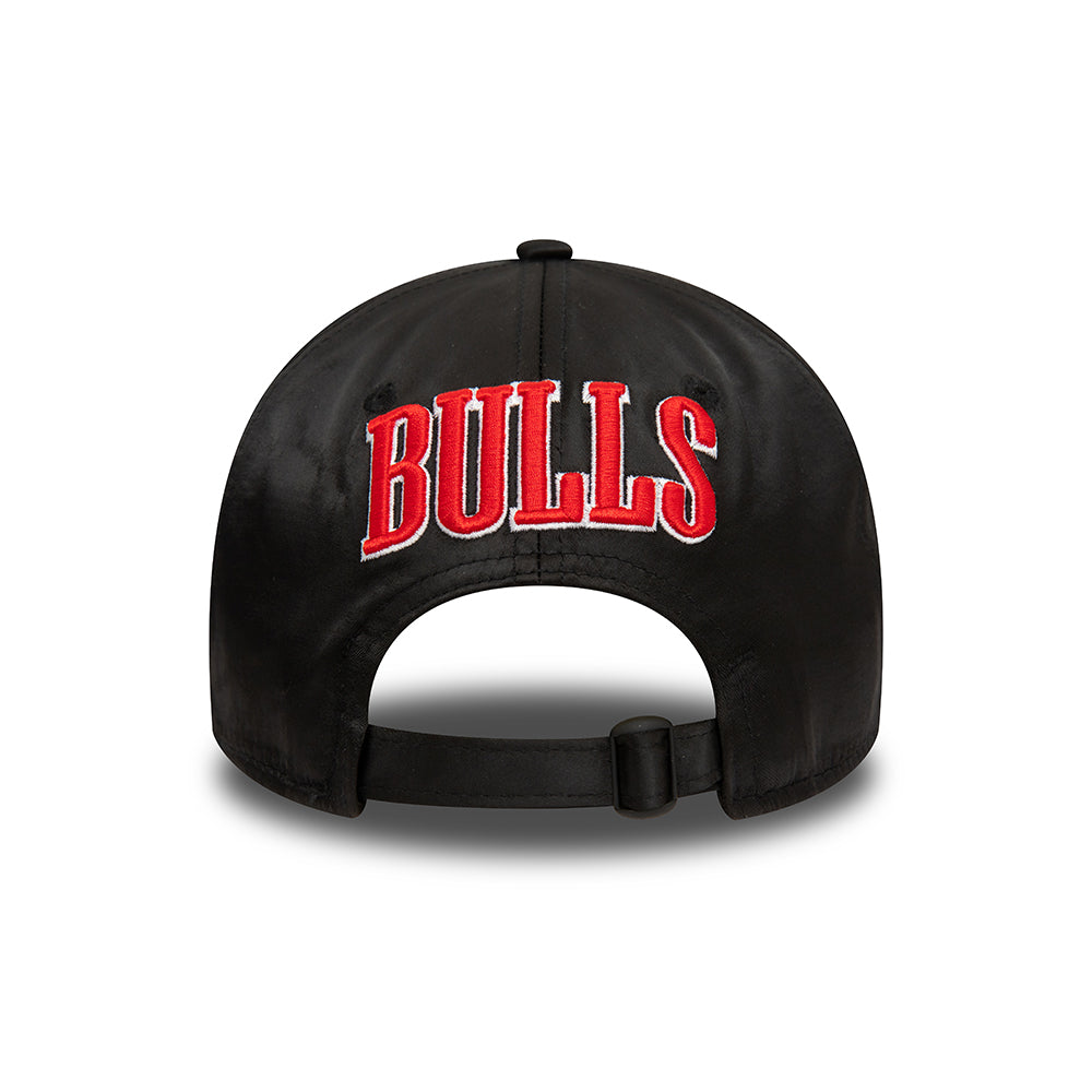 New Era 9TWENTY Chicago Bulls Baseball Cap - NBA Satin - Black