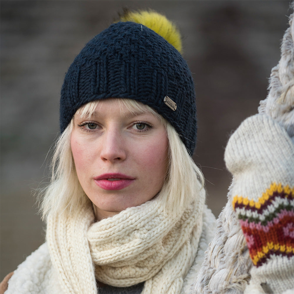 Kusan Moss Yarn Bobble Hat - Navy-Yellow