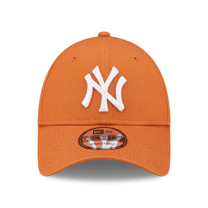 New Era 9FORTY New York Yankees Baseball Cap - MLB League Essential - Burnt Orange-White