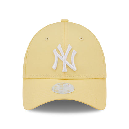 New Era Womens 9FORTY New York Yankees Baseball Cap - MLB League Essential - Light Yellow-White