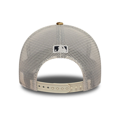 New Era Womens 9FORTY M-Crown New York Yankees A-Frame Trucker Cap - MLB Leopard - Brown-Stone