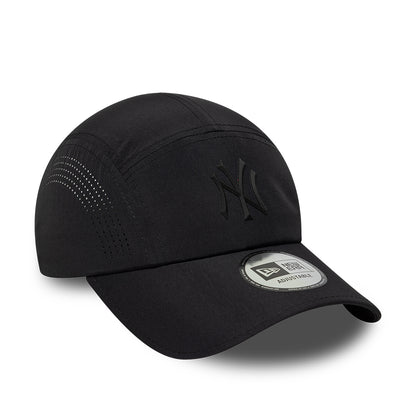 New Era New York Yankees 5 Panel Cap - MLB Tech Midi Runner - Black On Black