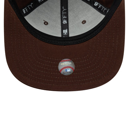 New Era 9FIFTY New York Yankees Snapback Cap - MLB League Essential Original Fit - Chocolate-White