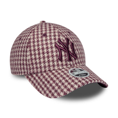 New Era Womens 9FORTY M-Crown New York Yankees Baseball Cap - MLB Houndstooth - Cream-Burgundy