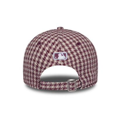 New Era Womens 9FORTY M-Crown New York Yankees Baseball Cap - MLB Houndstooth - Cream-Burgundy