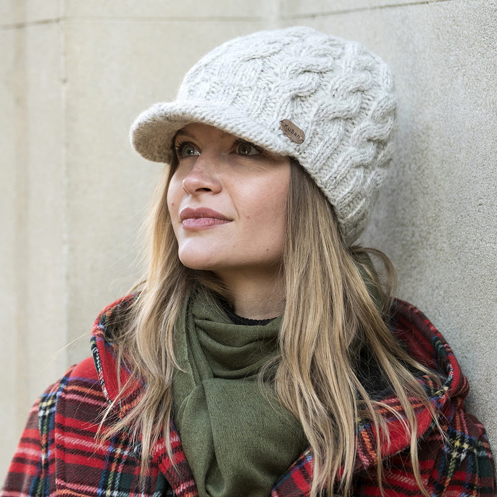 Kusan Cable Knit Peaked Beanie Hat - Oatmeal