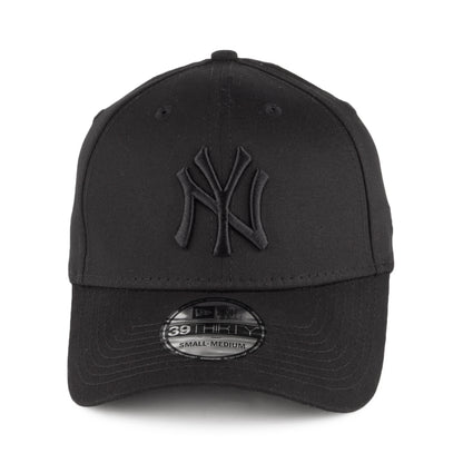 New Era 39THIRTY New York Yankees Baseball Cap - MLB League Essential - Black On Black