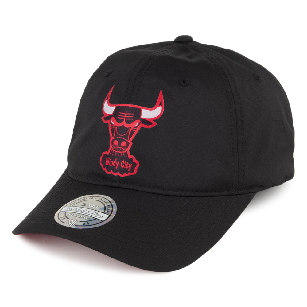 Mitchell & Ness Chicago Bulls Strapback Cap - Light & Dry - Black