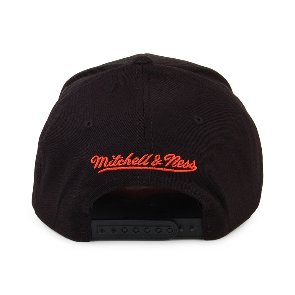 Mitchell & Ness New York Knicks Snapback Cap - Chrome Logo - Black