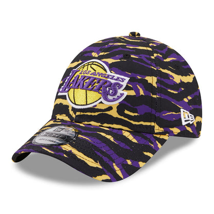 New Era 9FORTY L.A. Lakers Baseball Cap - NBA AOP Camo Print - Purple