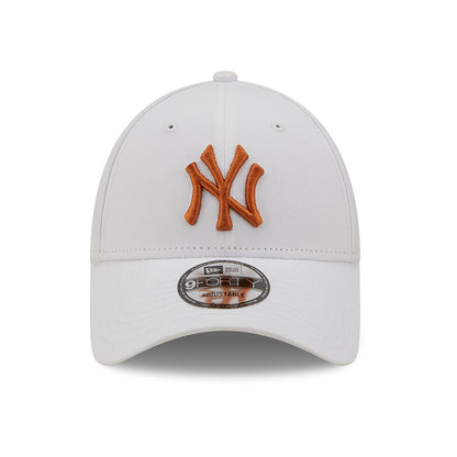 New Era 9FORTY New York Yankees Baseball Cap - MLB League Essential - White-Toffee