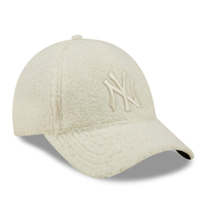 New Era Womens 9FORTY New York Yankees Baseball Cap - MLB Borg - Cream